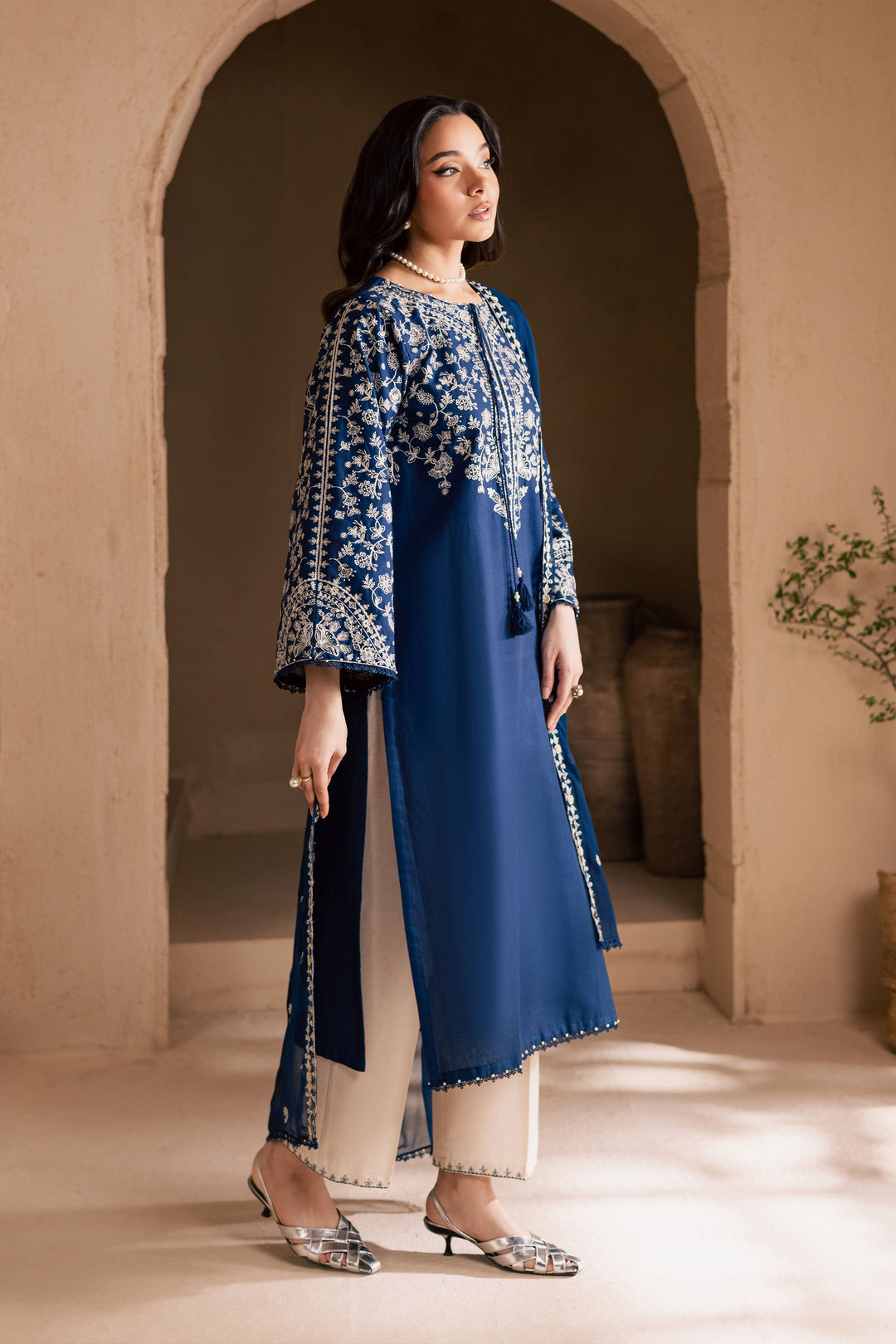 Elegant Blue Embroidered Khaddar 3-Piece Dress with Soft Pashmina Dupatta